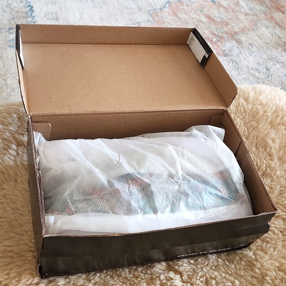 NWT IOB Vintage Women's Textura Rojo Slip-on Sneakers - Picture 12 of 13